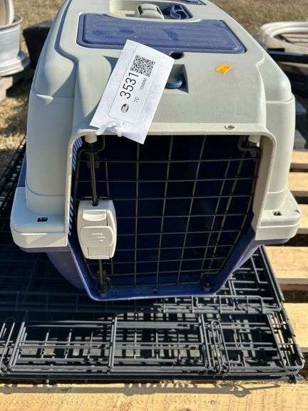 2 pet kennels