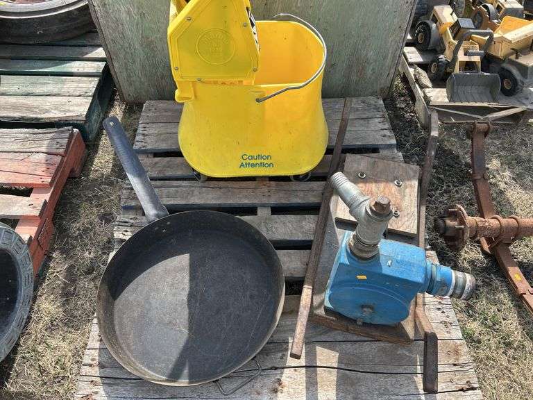 Lumberjack 18" frying pan, mop pail and water pump