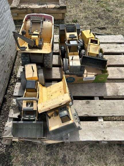 Quantity of Tonka toys