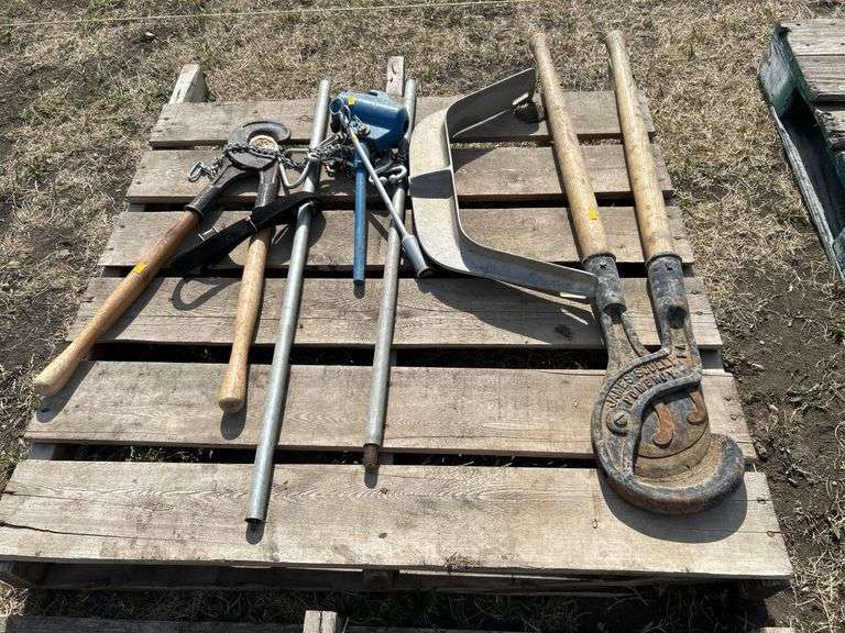 Pallet dehorners and calf puller