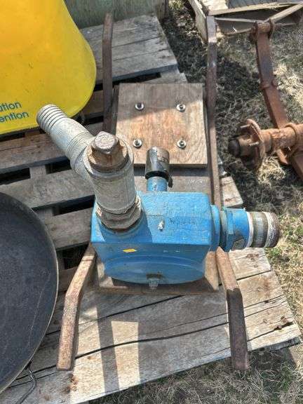 Lumberjack 18" frying pan, mop pail and water pump