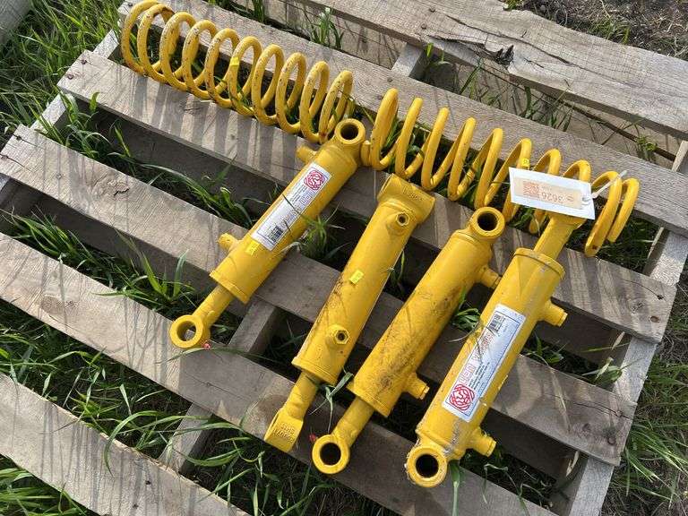 2 springs and 4 hydraulic cylinders unused