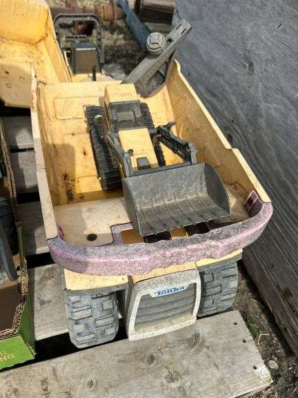 Quantity of Tonka toys