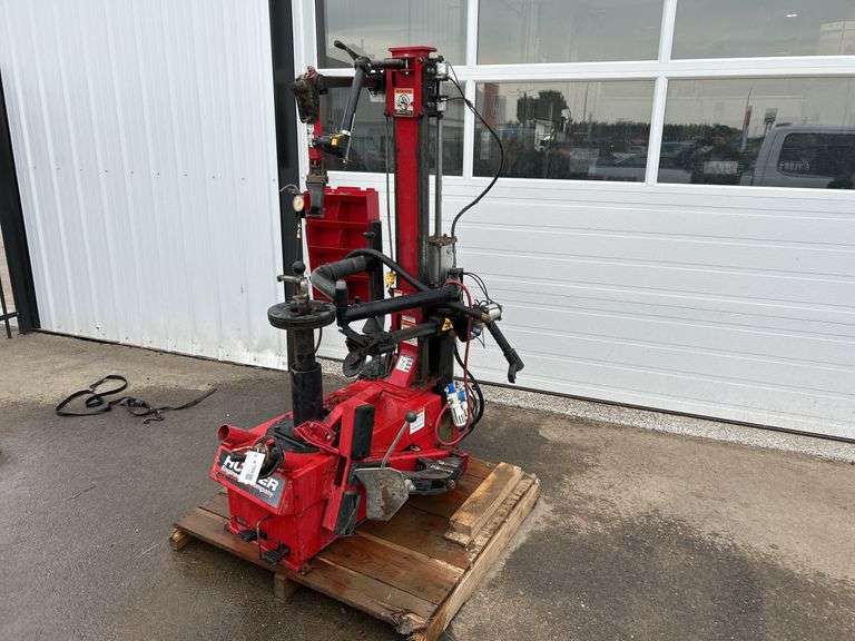 Hunter Rim clamp tire changer in working order