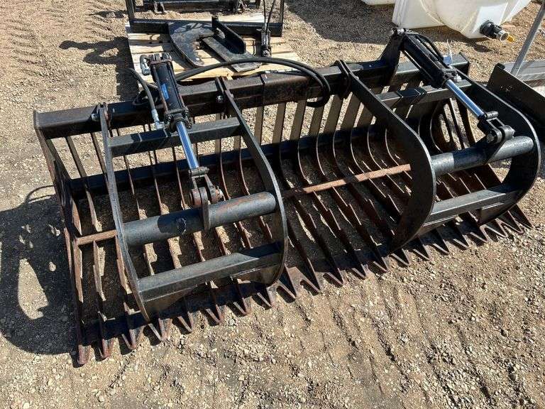 76" Skisteer Rock bucket w/grapple