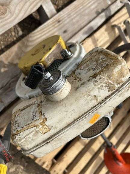 Eskimo gas driven post hole auger