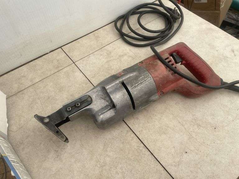 Working 2 speed Milwaukee reciprocating saw, unused roof and gutter deicing kit