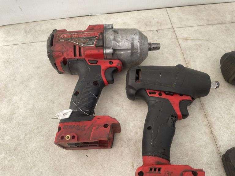 4 of 1/2" Milwaukee impacts (2 small models and 2 bigger models) comes with a battery - impacts all 