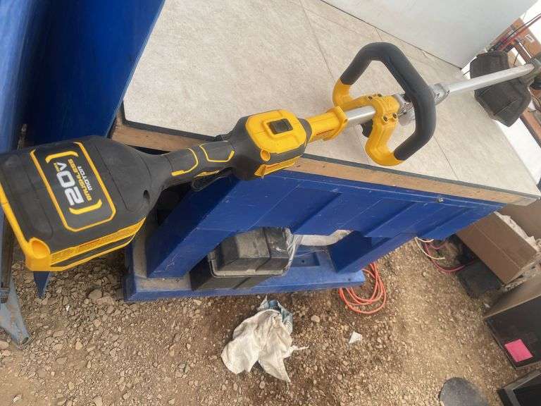 Dewalt 20V whipper snipper only - working condition no batteries or charger
