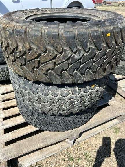 1 tire - 35x12.50R18LT  2 tires - LT285/65R18