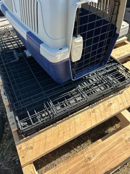 2 pet kennels
