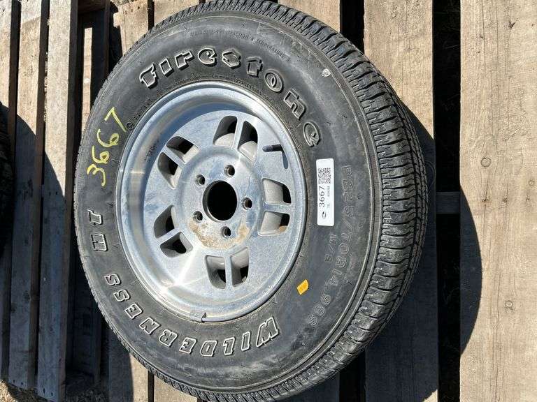 Ford Ranger tire and rim - P225/70R14