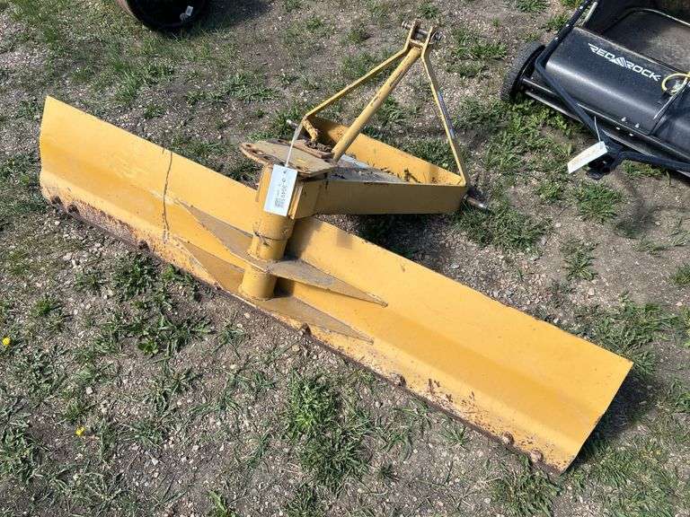King Cutter 3pt hitch mount 6' levelling blade