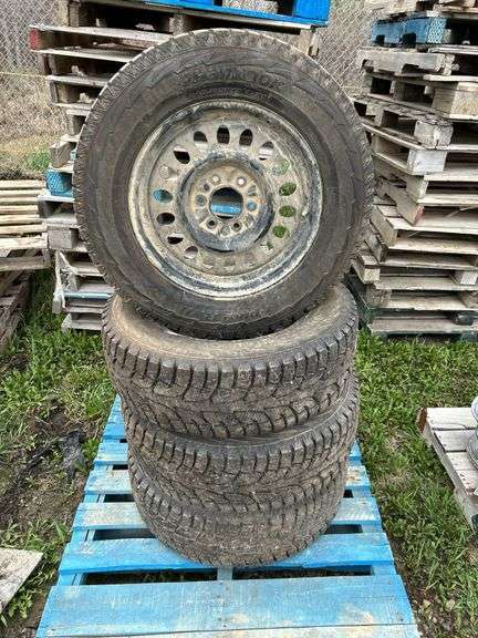 4 Hancook winter tires and rims - for GMC 6 bolt  SUV - 245/65R17