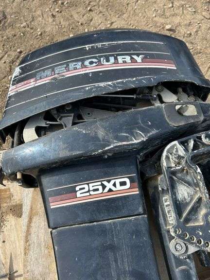 Mercury 25hp outboard and Honda outboard - FOR PARTS