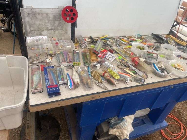 Large quantity of fishing hooks