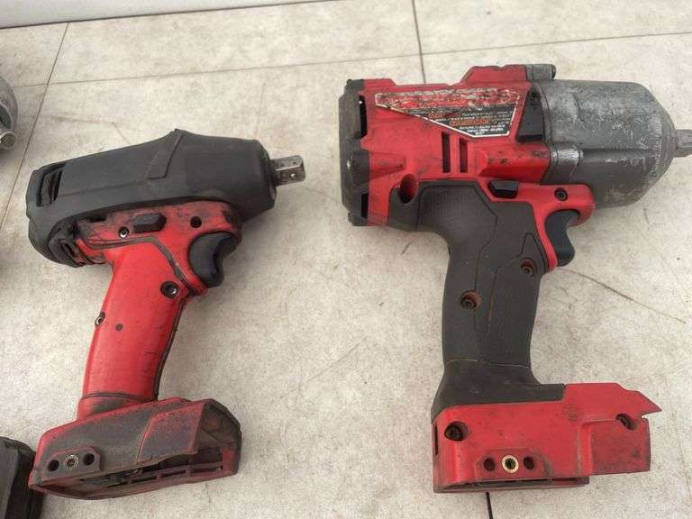 4 of 1/2" Milwaukee impacts (2 small models and 2 bigger models) comes with a battery - impacts all 