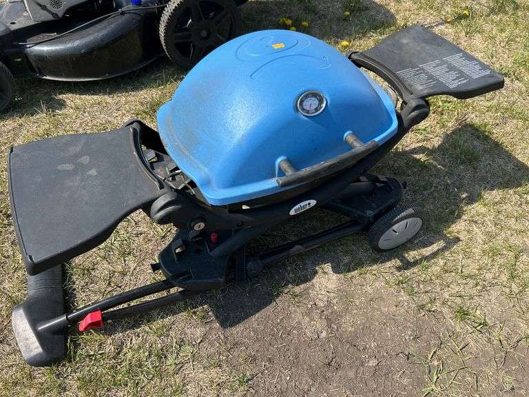 Weber propane bbq w/ stand