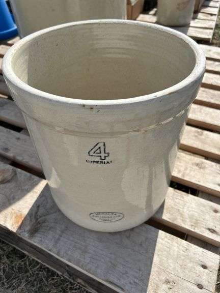 4 gal Medalata crock - no visible cracks but please come and inspect yourself