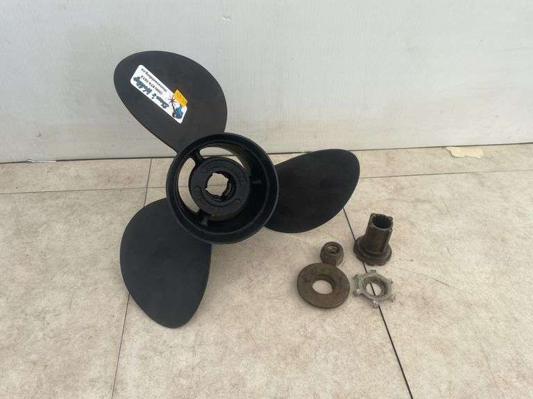 Boat prop 14 x 23 comes with adaptors