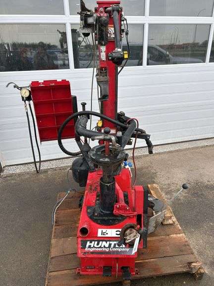 Hunter Rim clamp tire changer in working order