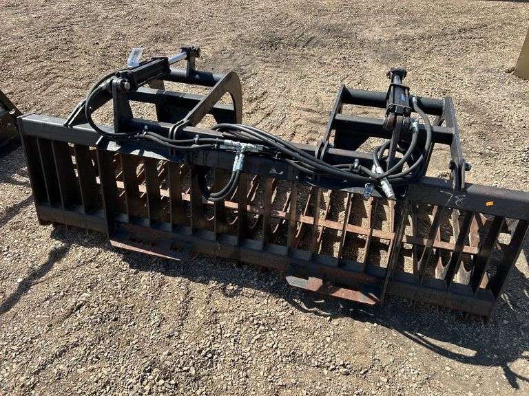 76" Skisteer Rock bucket w/grapple
