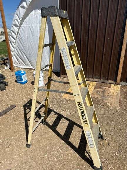 Featherlite 6' Fiberglass stepladder