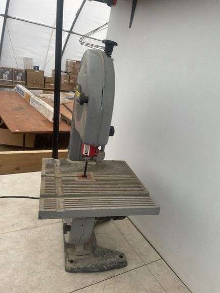 7 1/2" Trademaster bandsaw -  runs but condition unknown