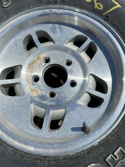 Ford Ranger tire and rim - P225/70R14