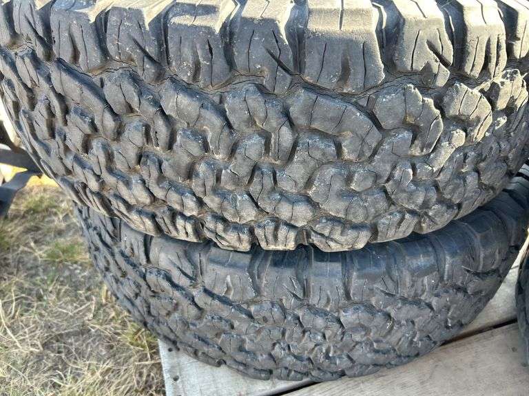 4 tires BF Goodrich LT265/75R16