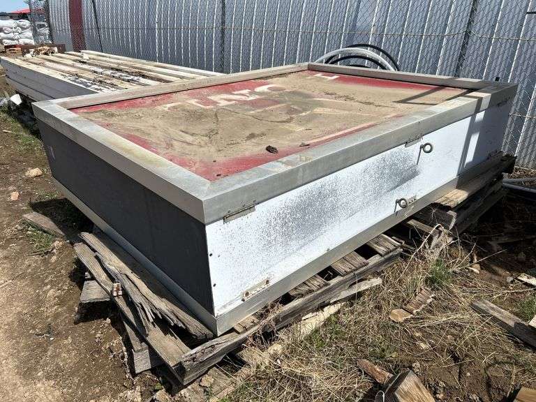 Large light up sign - Condition Unknown - Overall height is 20'