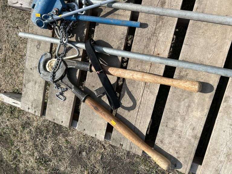 Pallet dehorners and calf puller