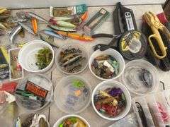 Large quantity of fishing hooks