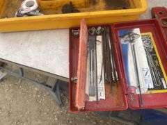 Set a holesaws, miscellaneous tools in plastic toolbox, tool bag and miscellaneous