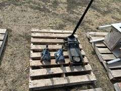 Floor jack - works and pair of jack stands