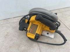 Working DeWalt 15 amp Skil saw