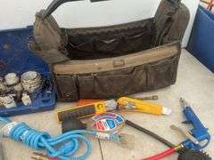 Set a holesaws, miscellaneous tools in plastic toolbox, tool bag and miscellaneous