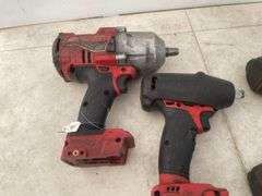 4 of 1/2" Milwaukee impacts (2 small models and 2 bigger models) comes with a battery - impacts all 