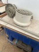 Bissell shampooer - runs but condition unknown - missing one wheel