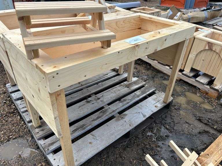Locally made raised garden bed 18x40x25 & small squirrel sized picnic table