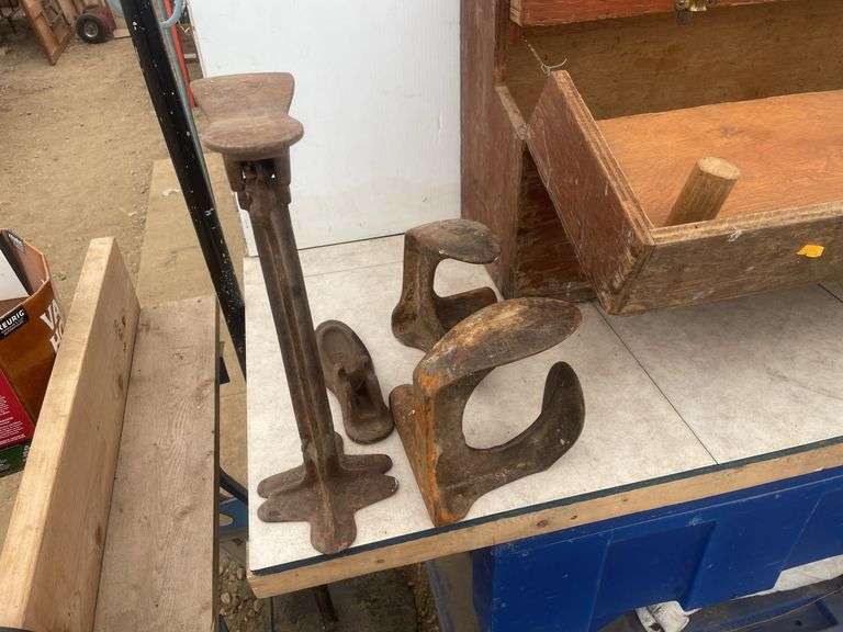 Shopbuilt tool box comes with shoe lasts