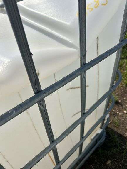 1000L chemical tote - damaged