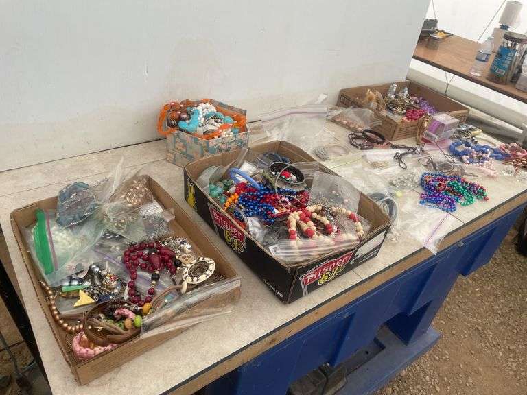 Large quantity of assorted jewelry