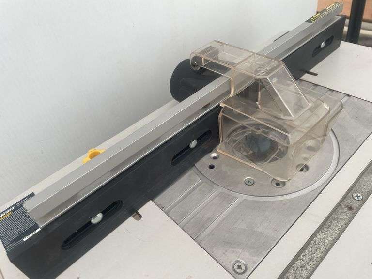 Mastercraft router table comes complete with plunge router