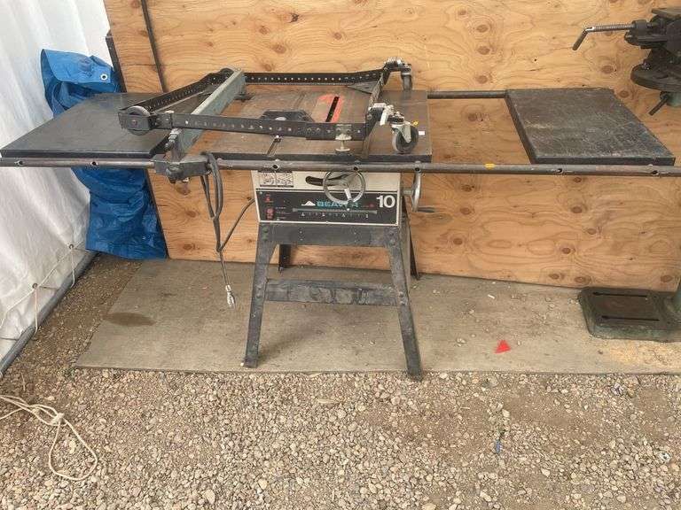 10" Beaver table saw comes with wheel kit - running condition