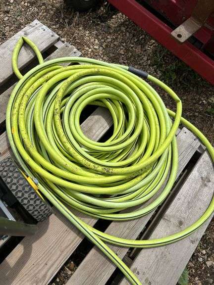 Champion 3000 generator c/w extension cord & garden hose - owner says runs