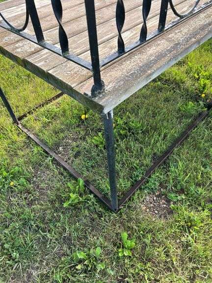 House deck/step 45”D x 96”W x 61”T