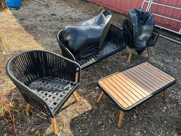 4pc patio set with cushions (was too windy for cushion pics will update on calm day)