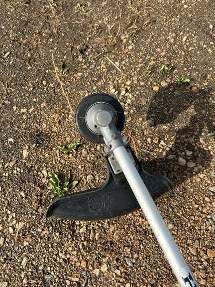 Honda HHT25S 4 stroke gas trimmer - starts first pull & has AV gas in it