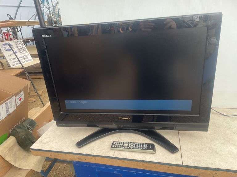 Toshiba 32" with remote has DVD built in - owners says works fine